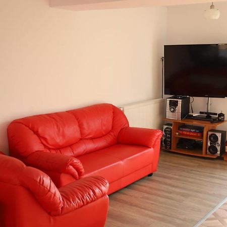 Upstairs Residence Targu Jiu Luaran gambar