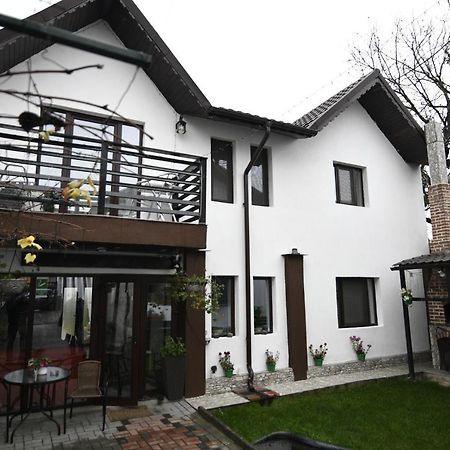 Upstairs Residence Targu Jiu Luaran gambar