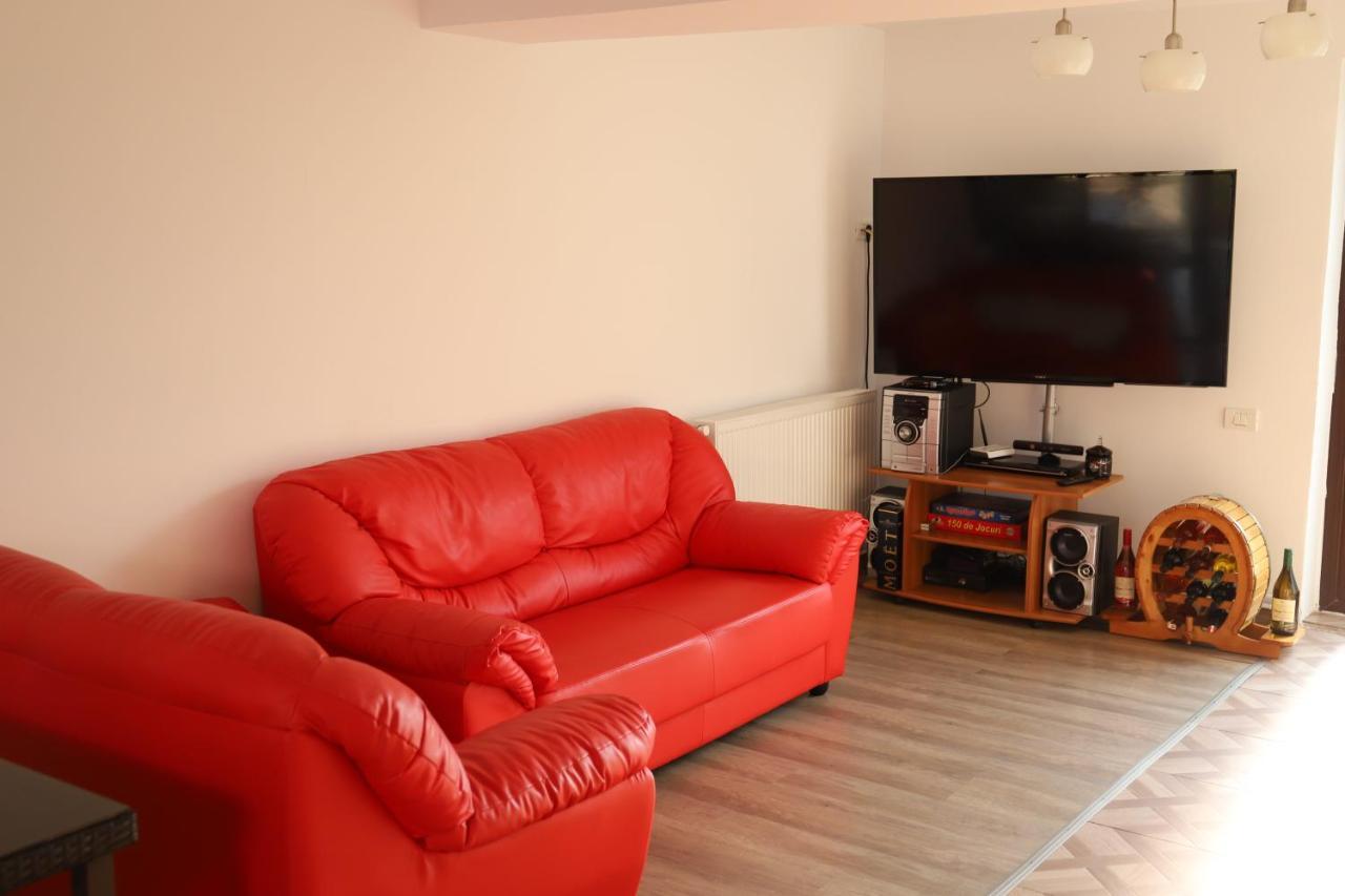 Upstairs Residence Targu Jiu Luaran gambar