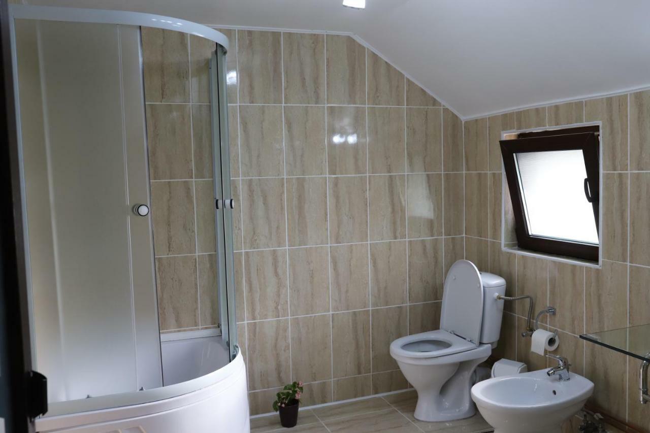 Upstairs Residence Targu Jiu Luaran gambar