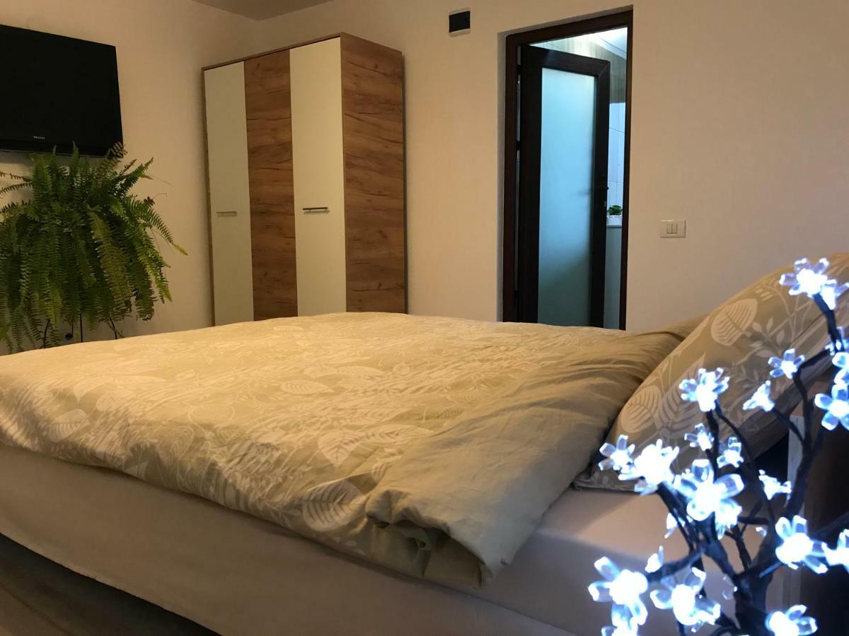 Upstairs Residence Targu Jiu Luaran gambar
