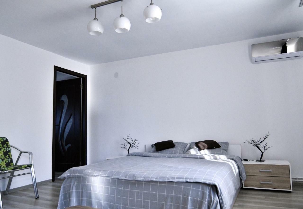 Upstairs Residence Targu Jiu Luaran gambar