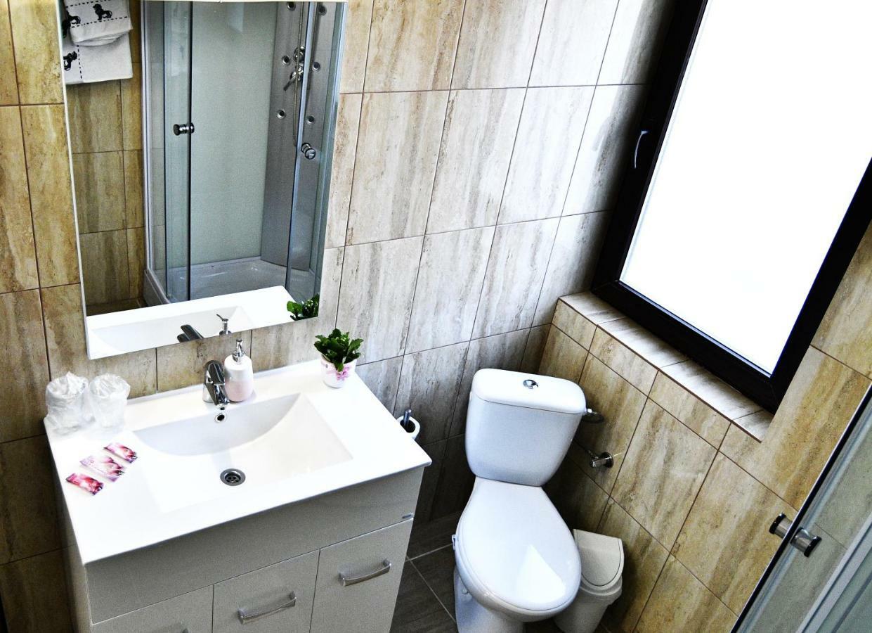 Upstairs Residence Targu Jiu Luaran gambar