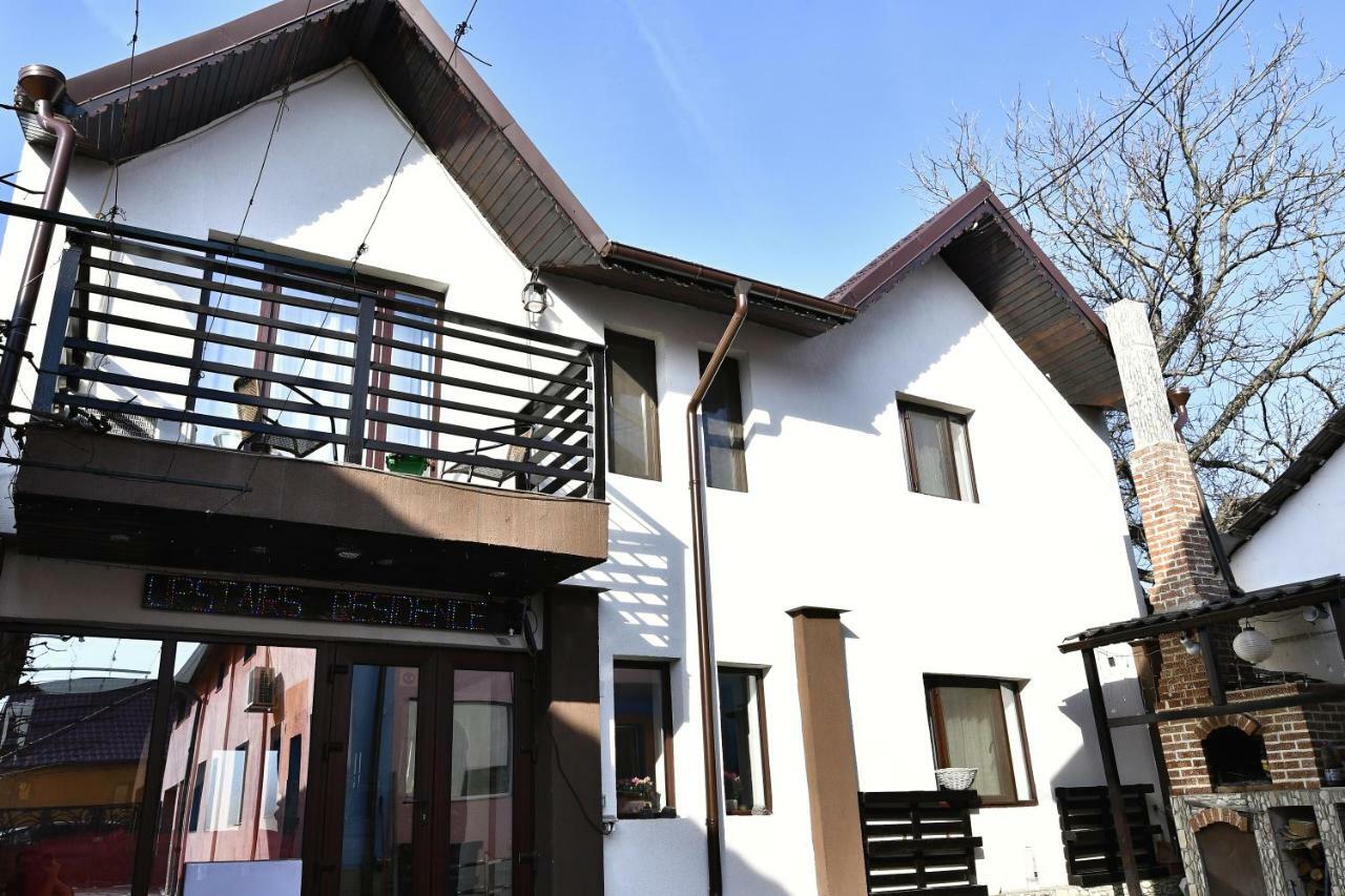 Upstairs Residence Targu Jiu Luaran gambar