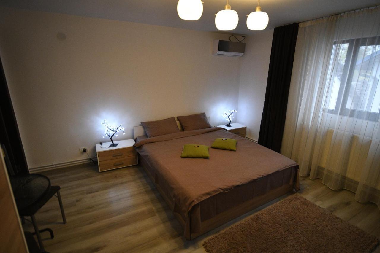 Upstairs Residence Targu Jiu Luaran gambar