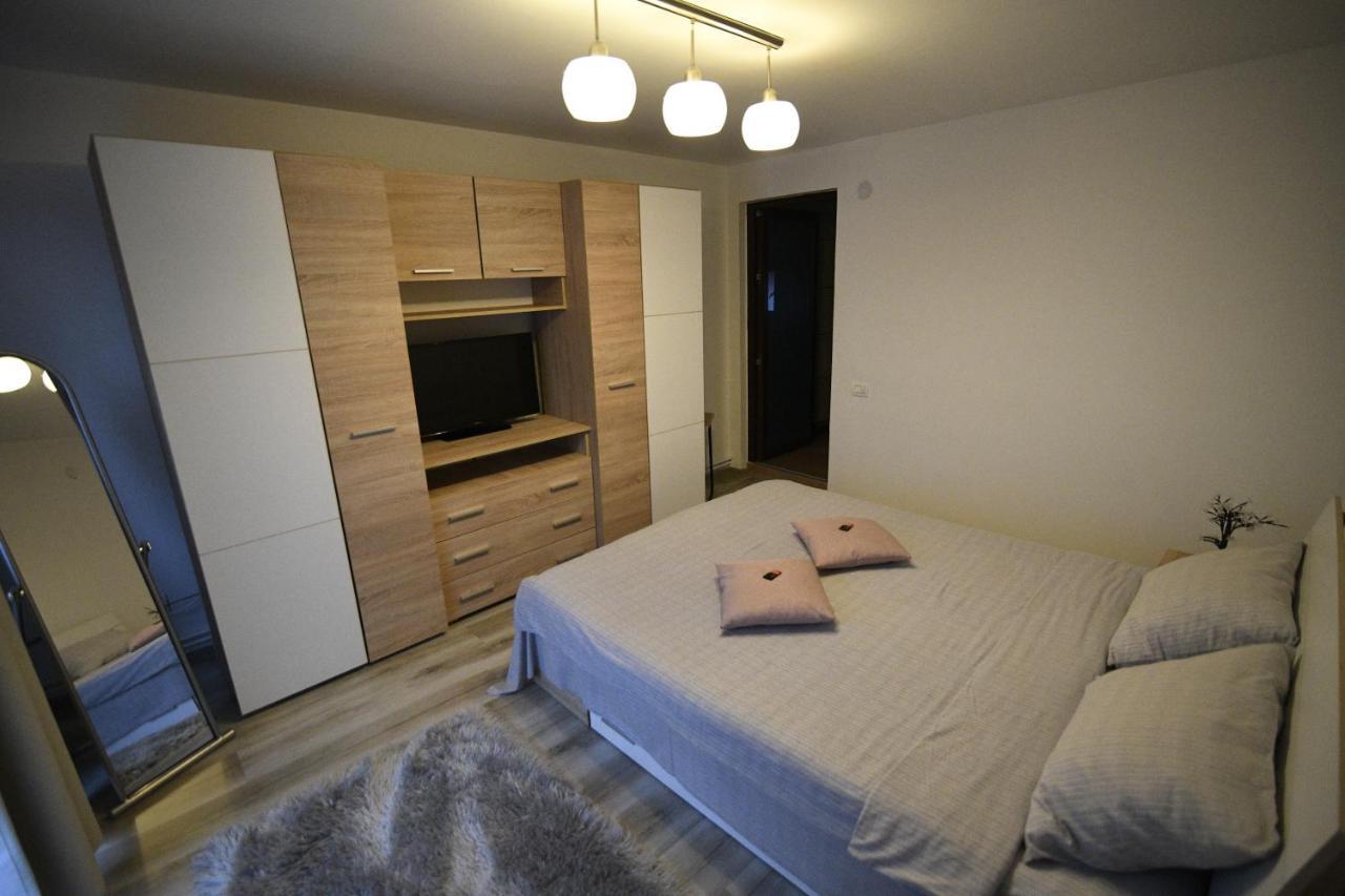 Upstairs Residence Targu Jiu Luaran gambar